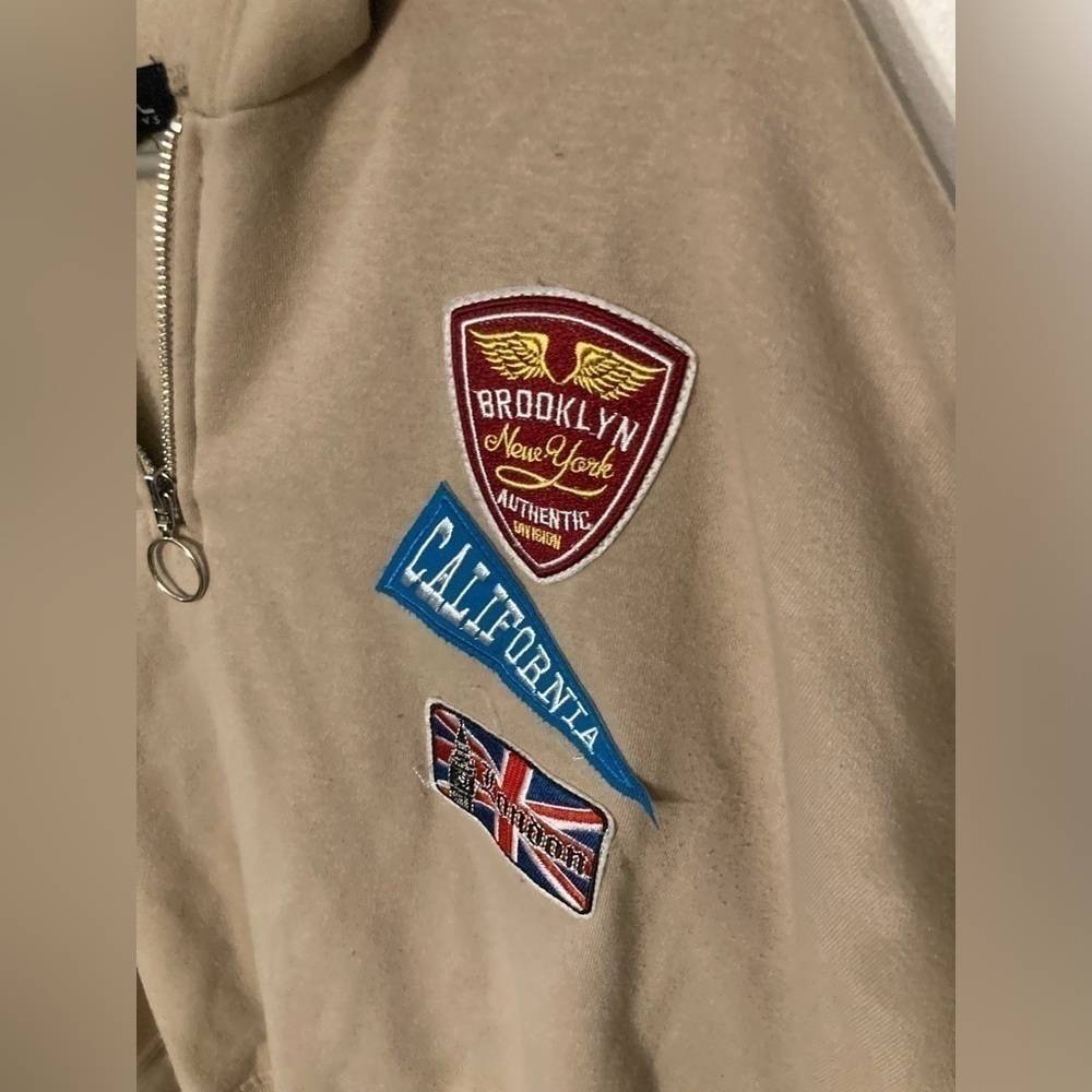 Vinyl Icons long sleeve hooded sweatshirt in size Large.6 patches total - Picture 2 of 5
